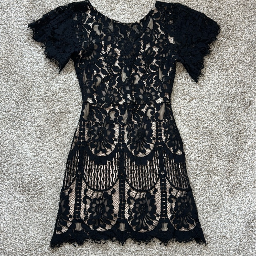 Lulu’s Sz S women’s Lace fitted dress!